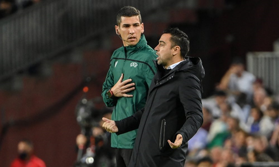  法兰克福主教练赛后炮轰判罚不公  