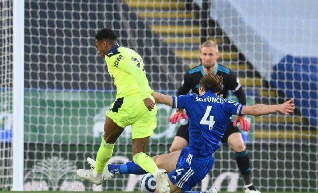  英超-威尔逊梅开二度诺丁汉森林客胜曼城  