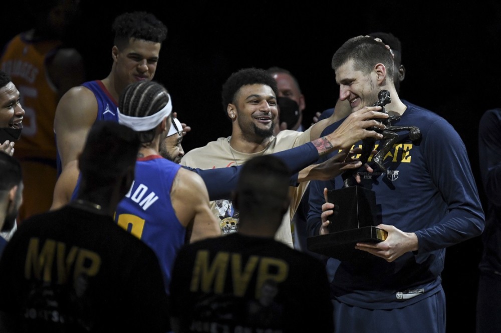  约基奇三双，掘金横扫森林狼进半决赛  